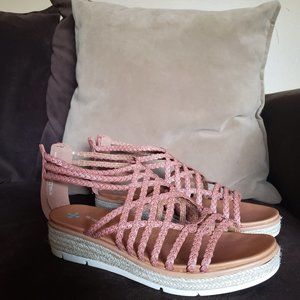 BRAND NEW NEVER WORN BareTraps Sandals Size 11